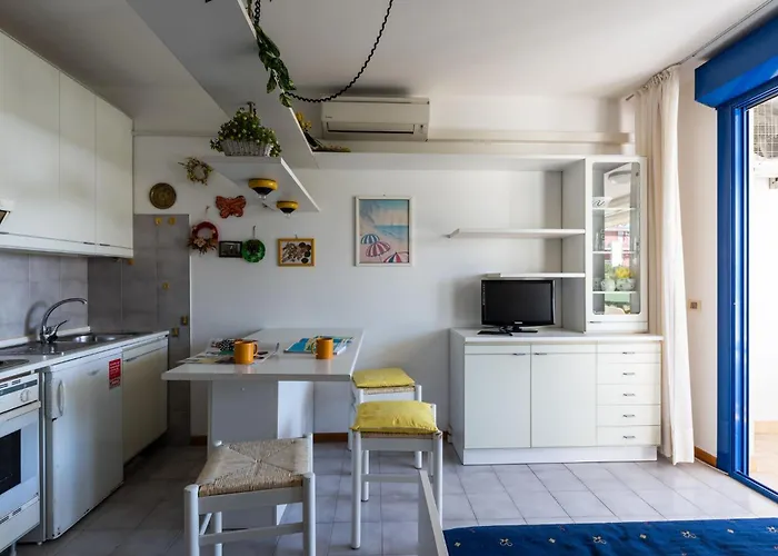 Beachside For Four Guests In 公寓