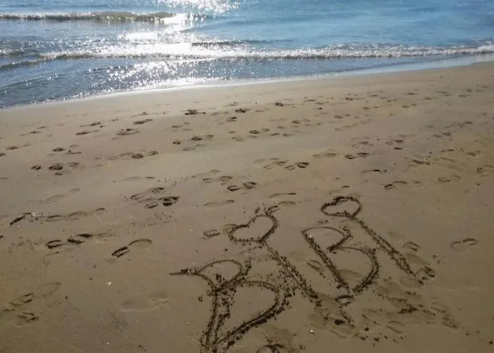 아파트 Beachside For Four Guests In *