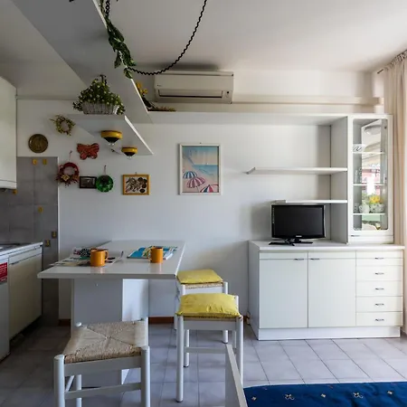 Beachside For Four Guests In Apartmán